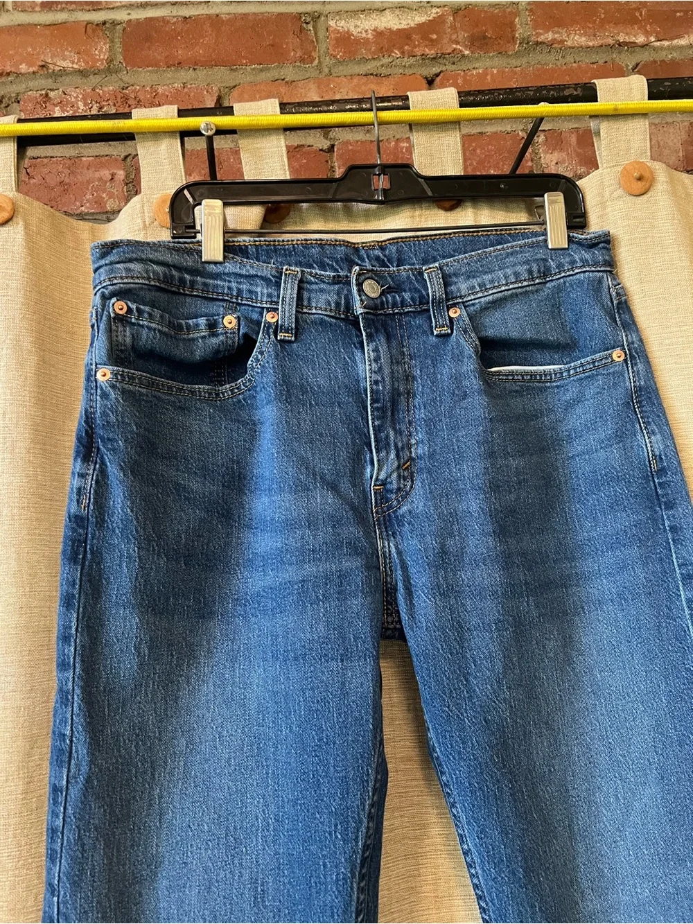 Levi’s men’s 505 medium wash straight leg jeans GR8 jeans 34 x 32”